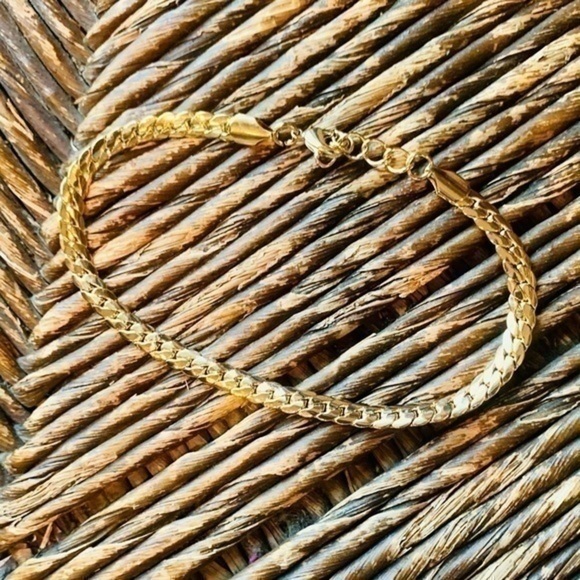 ✨💛 Sleek Gold Tone Chain Ankle Bracelet Anklet ✨ - Picture 2 of 5